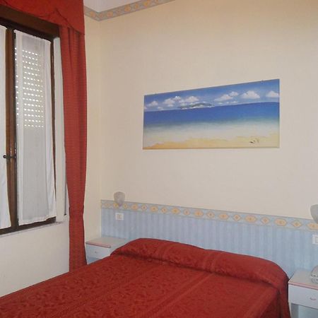 Hotel Lo Squalo Grottammare Rum bild