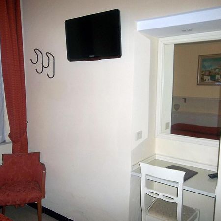 Hotel Lo Squalo Grottammare Rum bild