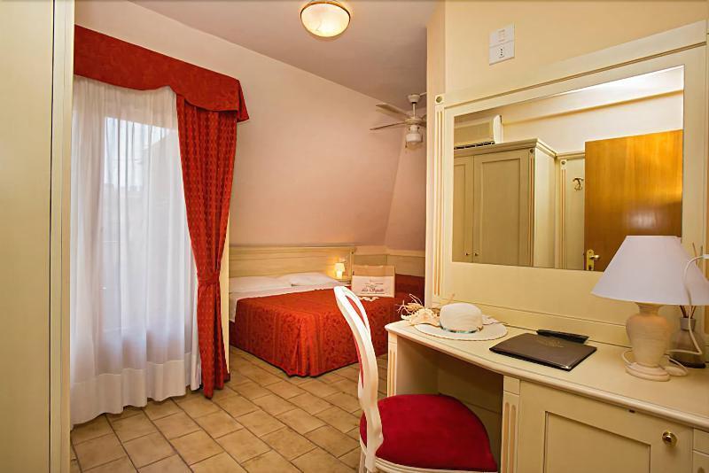 Hotel Lo Squalo Grottammare Exteriör bild