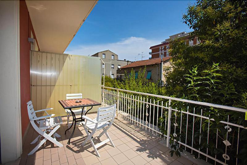 Hotel Lo Squalo Grottammare Exteriör bild
