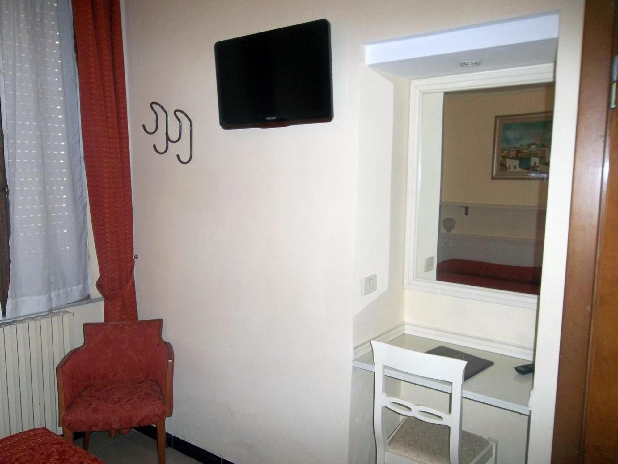 Hotel Lo Squalo Grottammare Rum bild