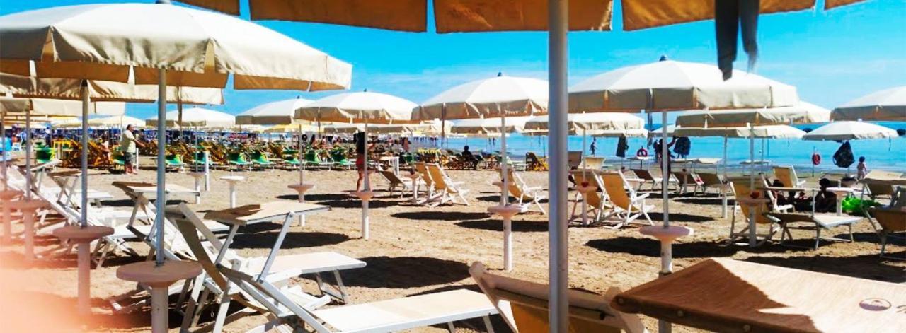 Hotel Lo Squalo Grottammare Exteriör bild