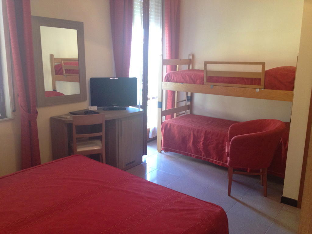 Hotel Lo Squalo Grottammare Rum bild