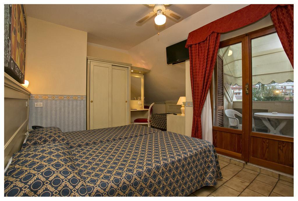 Hotel Lo Squalo Grottammare Rum bild