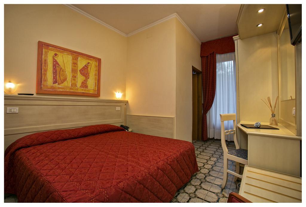 Hotel Lo Squalo Grottammare Rum bild