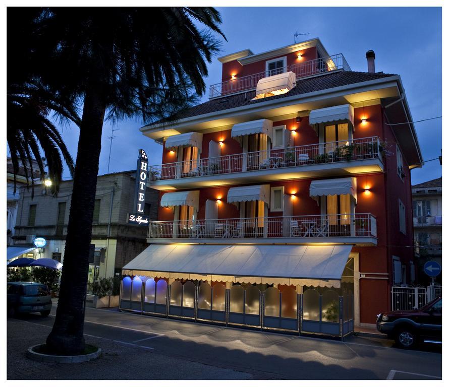 Hotel Lo Squalo Grottammare Exteriör bild